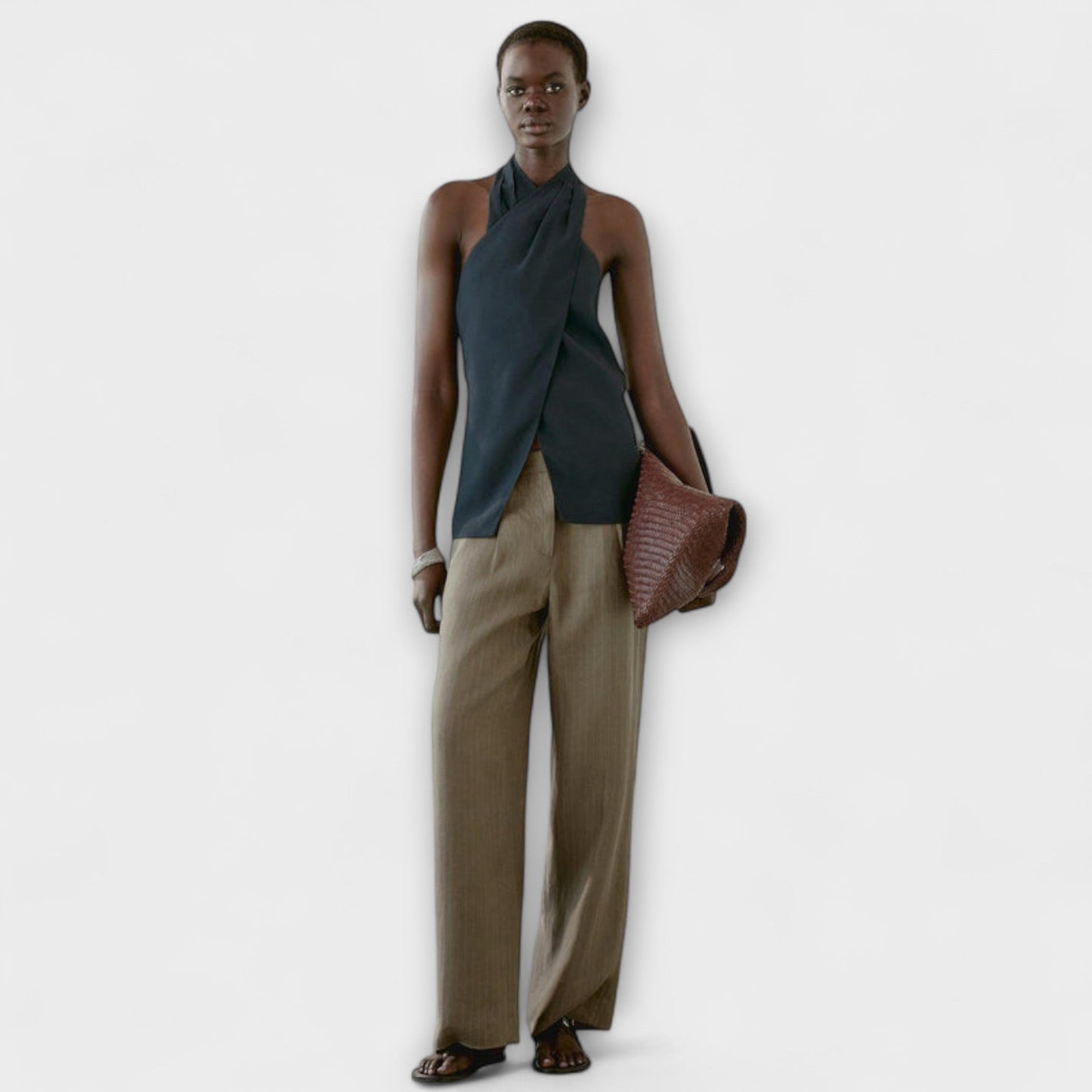 Hannah - Niebieski top na halter z dekoltem z tyłu