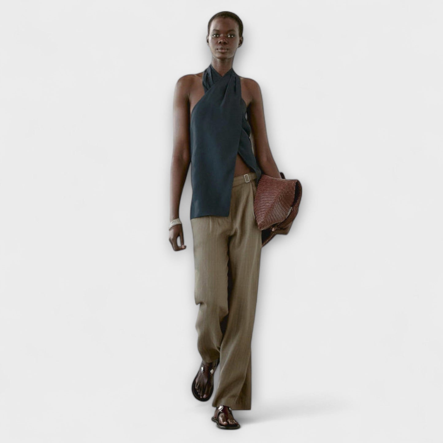 Hannah - Niebieski top na halter z dekoltem z tyłu