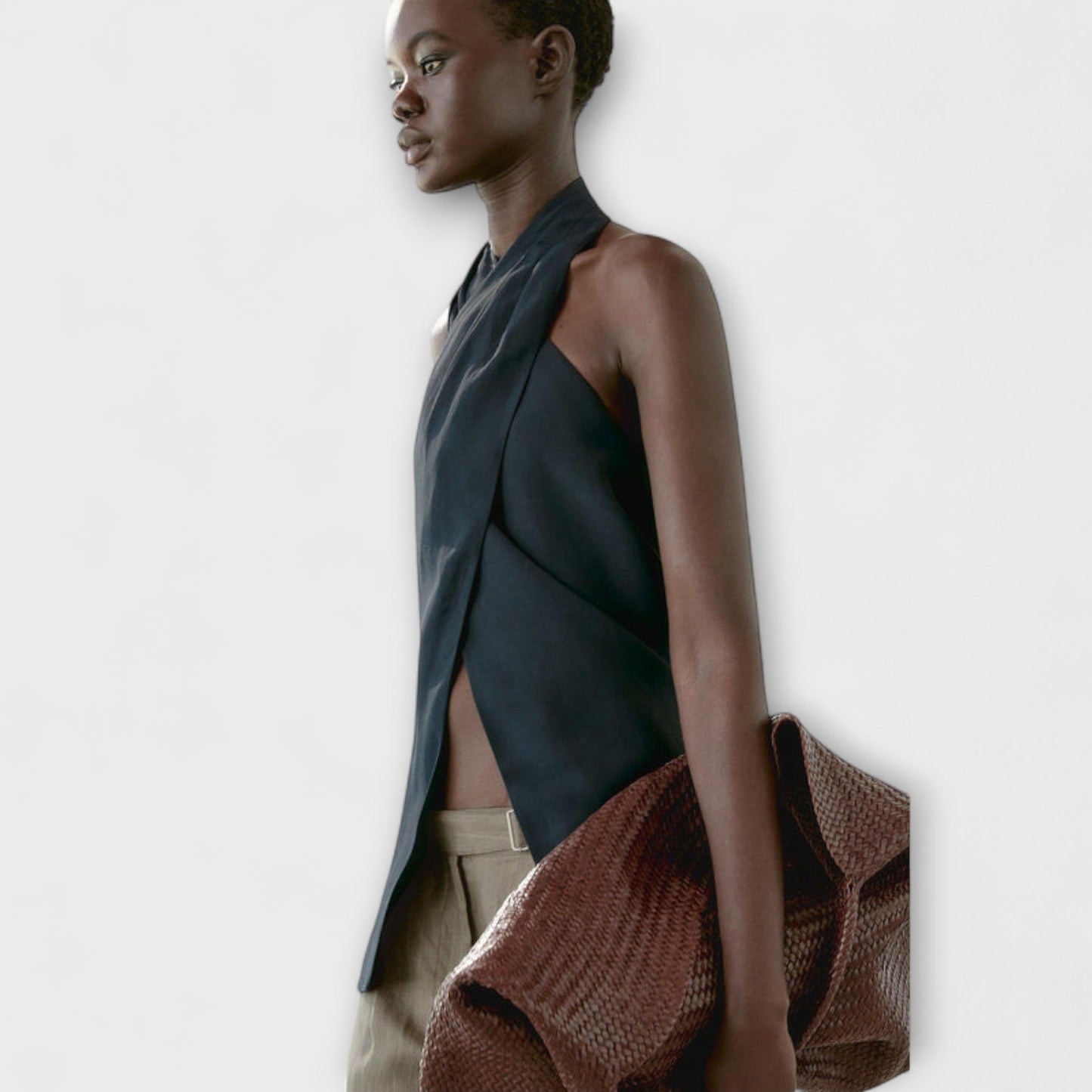 Hannah - Niebieski top na halter z dekoltem z tyłu