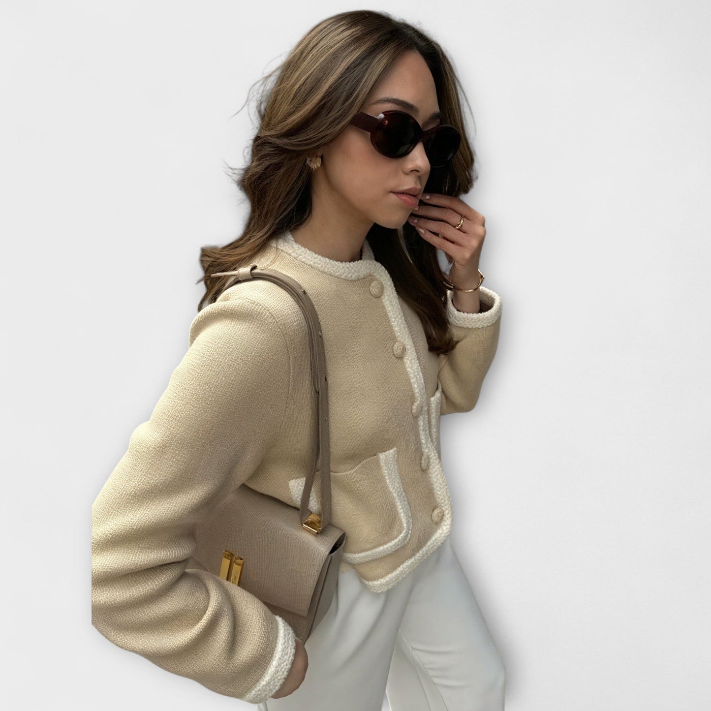 Klasyczny sweter z kieszeniami