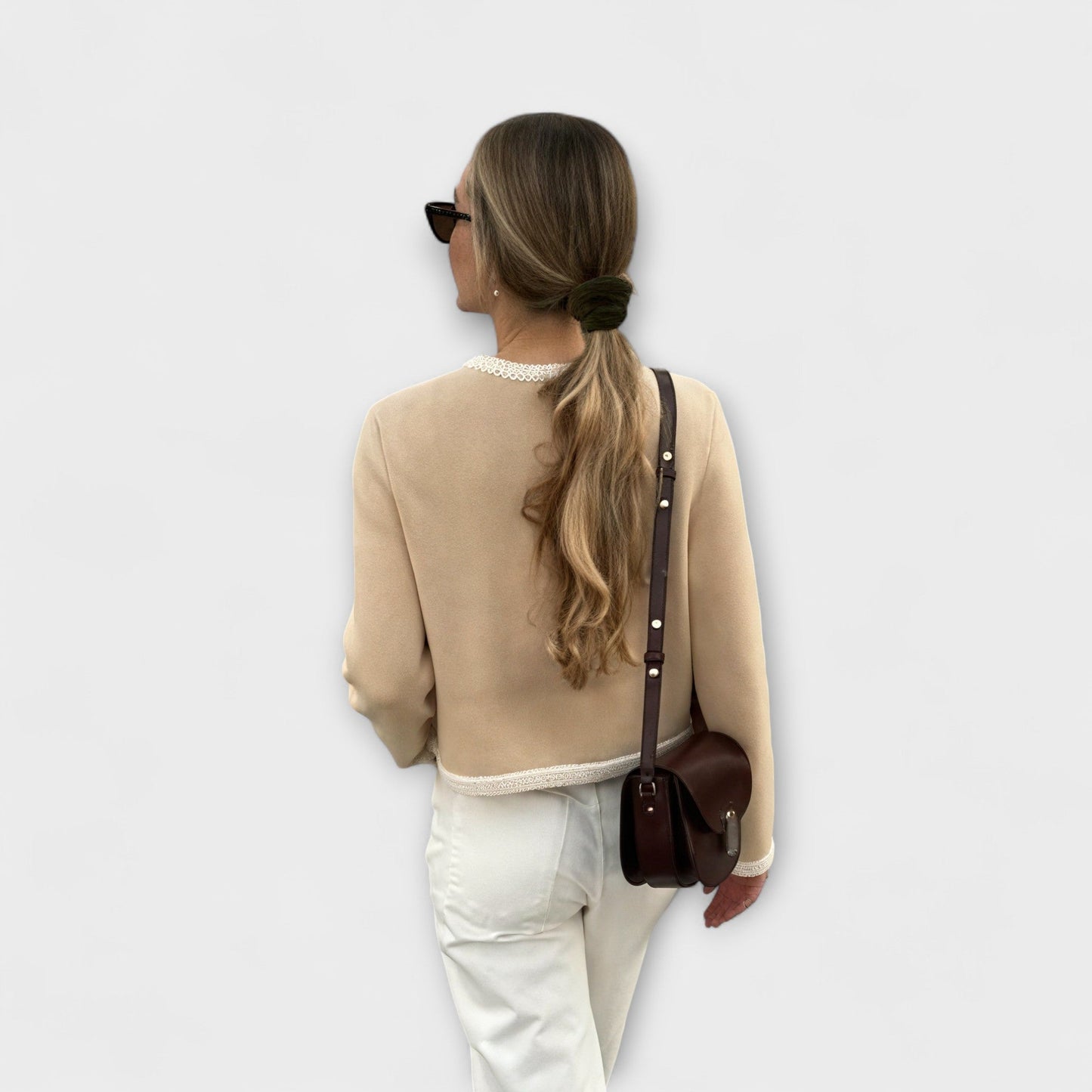 Klasyczny sweter z kieszeniami