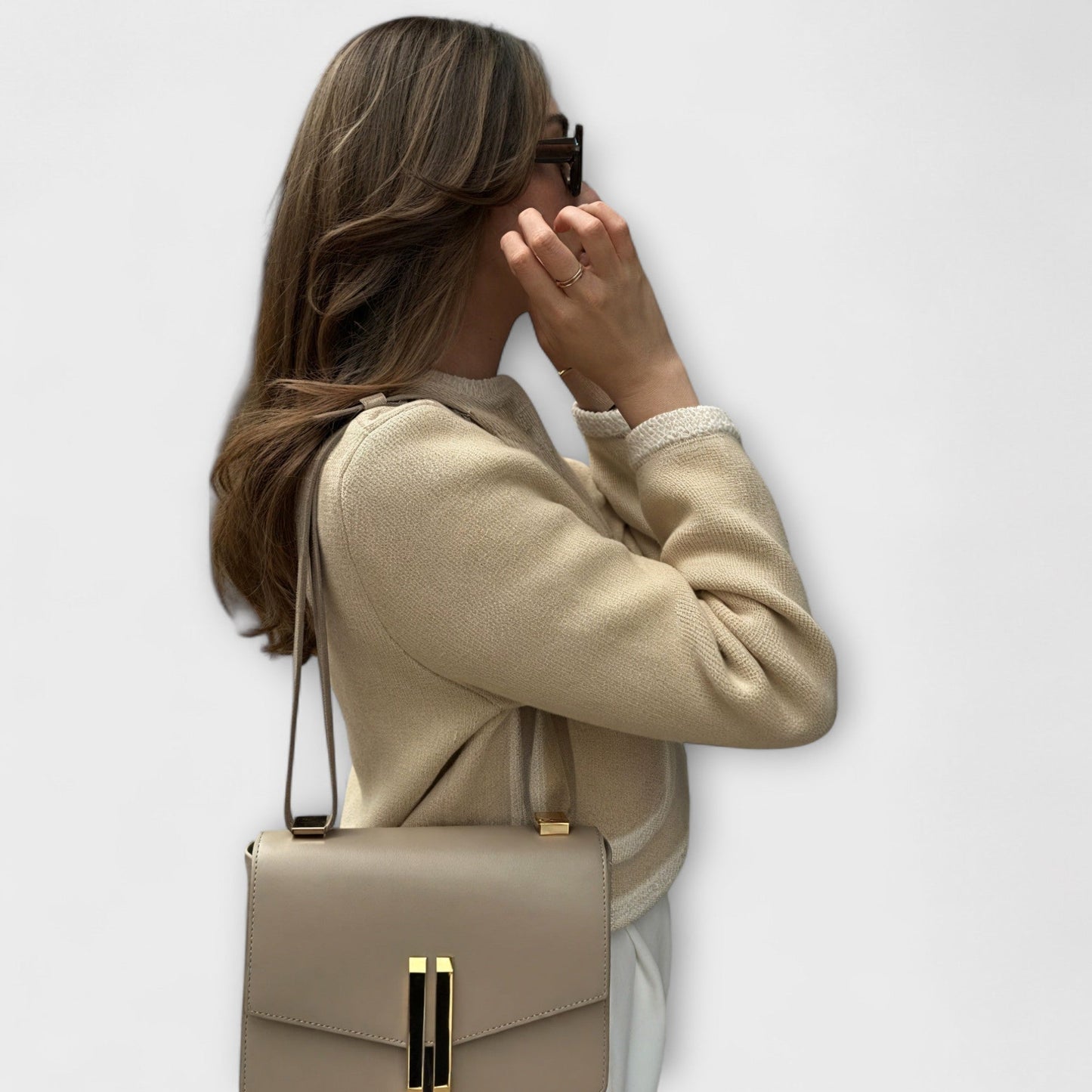 Klasyczny sweter z kieszeniami