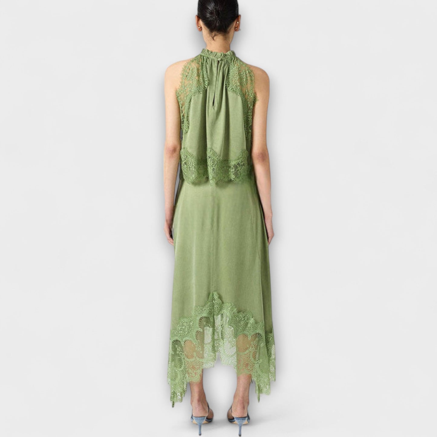 Kaia - Bluzka satynowa z koronkowym wykończeniem i plisowanym dekoltem w zestawie